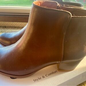 Giani Bernini Brown Ankle Booties